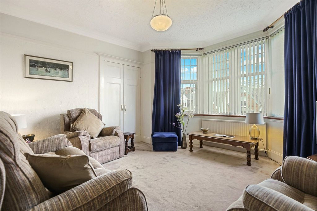 Additional image 2 of 4 bed flat for saleSouth Hamilton Street, Kilmarnock, East Ayrshire KA1
