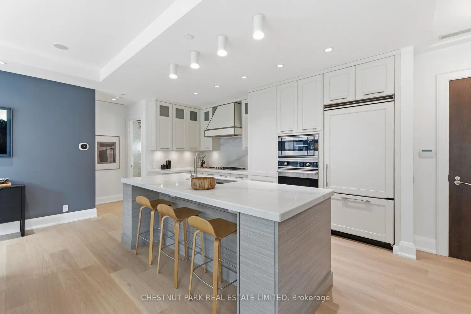 77 Charles Street 1002 photo 4
