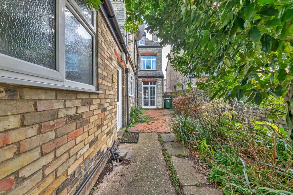 Additional image 30 of 6 bed semi-detached house to rentSt. Barnabas Road, Cambridge CB1
