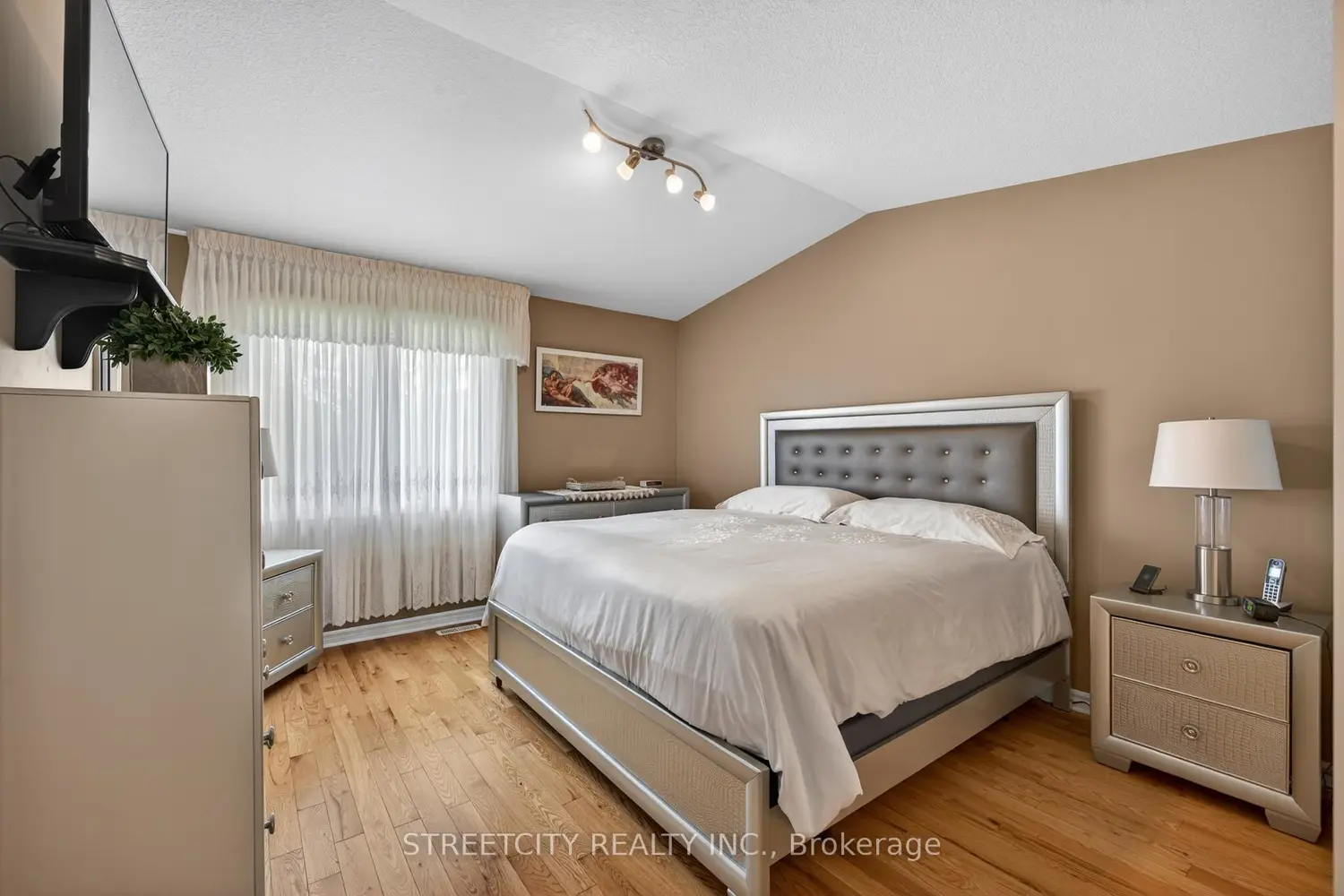 Additional image 5 of 2100 Denview Avenue 21