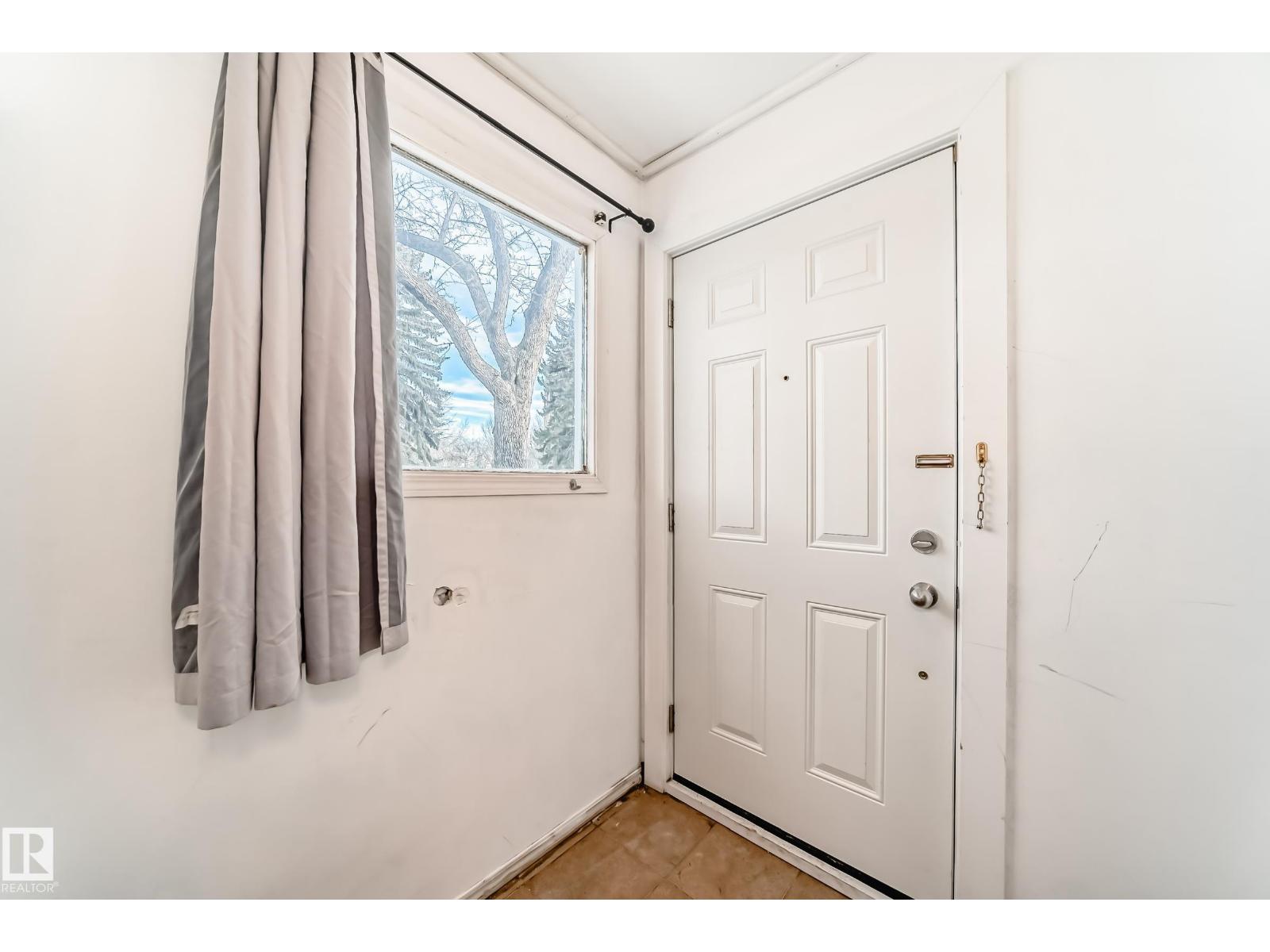 Additional image 3 of 10564 92 Street NW, Edmonton, AB, T5H1T9