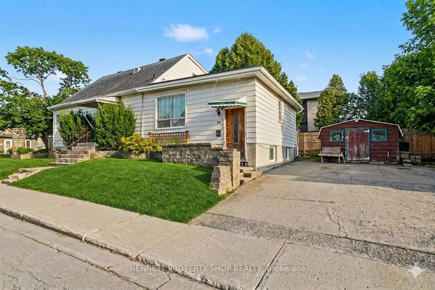 136 Glenora Street photo 2