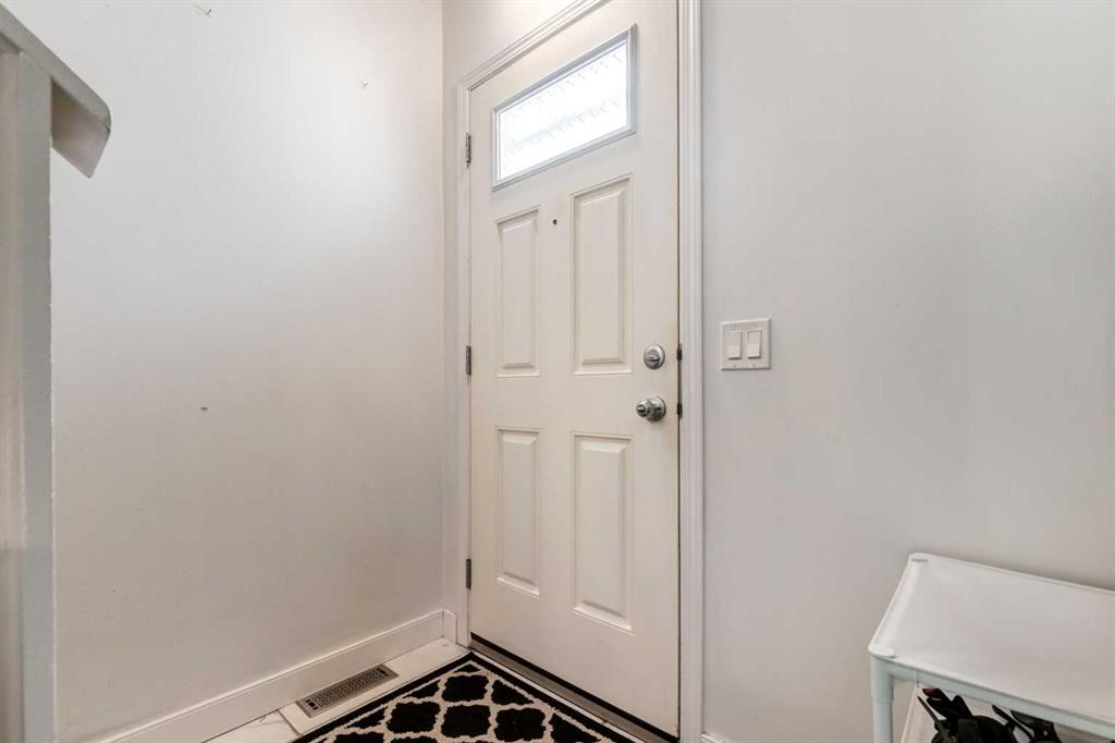 Additional image 3 of 4-333 Braxton Place SW, Calgary, AB, T2W 2E7