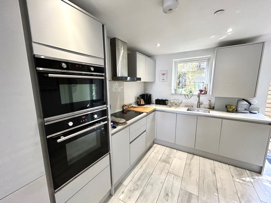 Additional image 3 of 3 bed property to rentPlassey Street, Penarth CF64