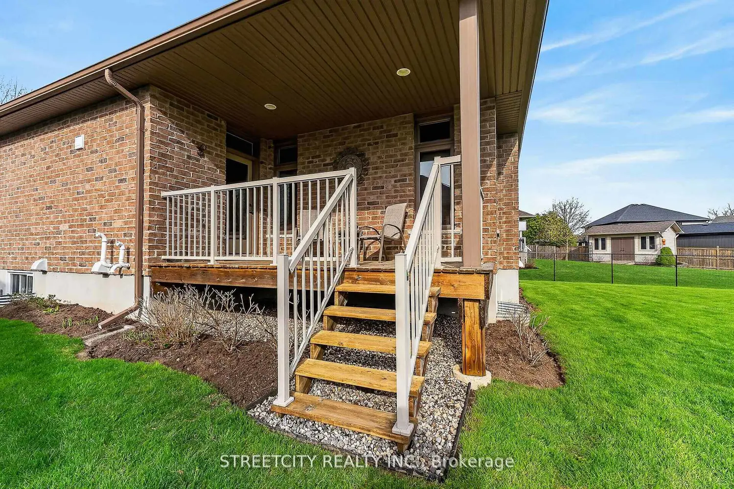 74 Westlake Drive photo 3