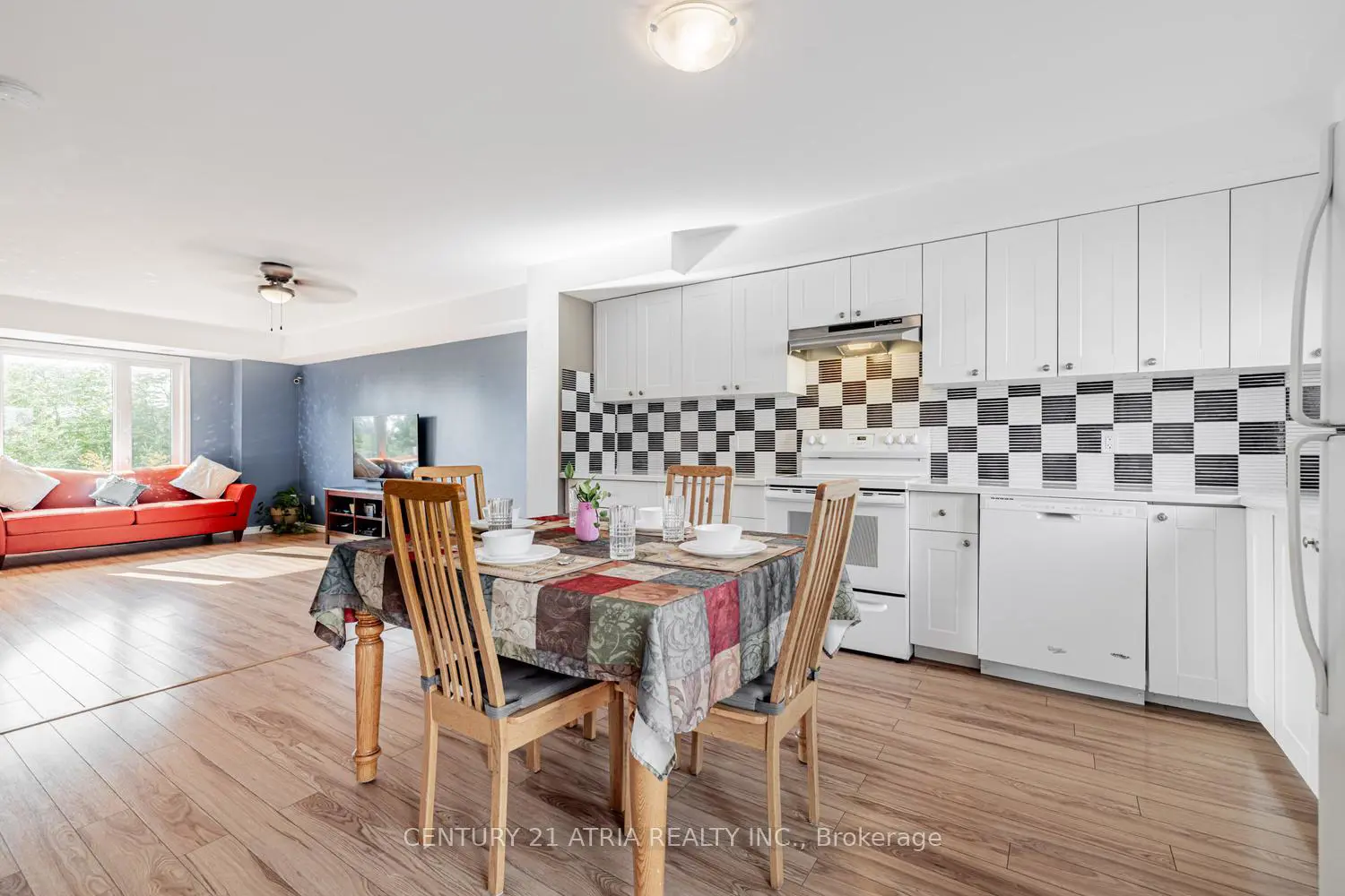 Additional image 7 of 15943 Bayview Avenue 9