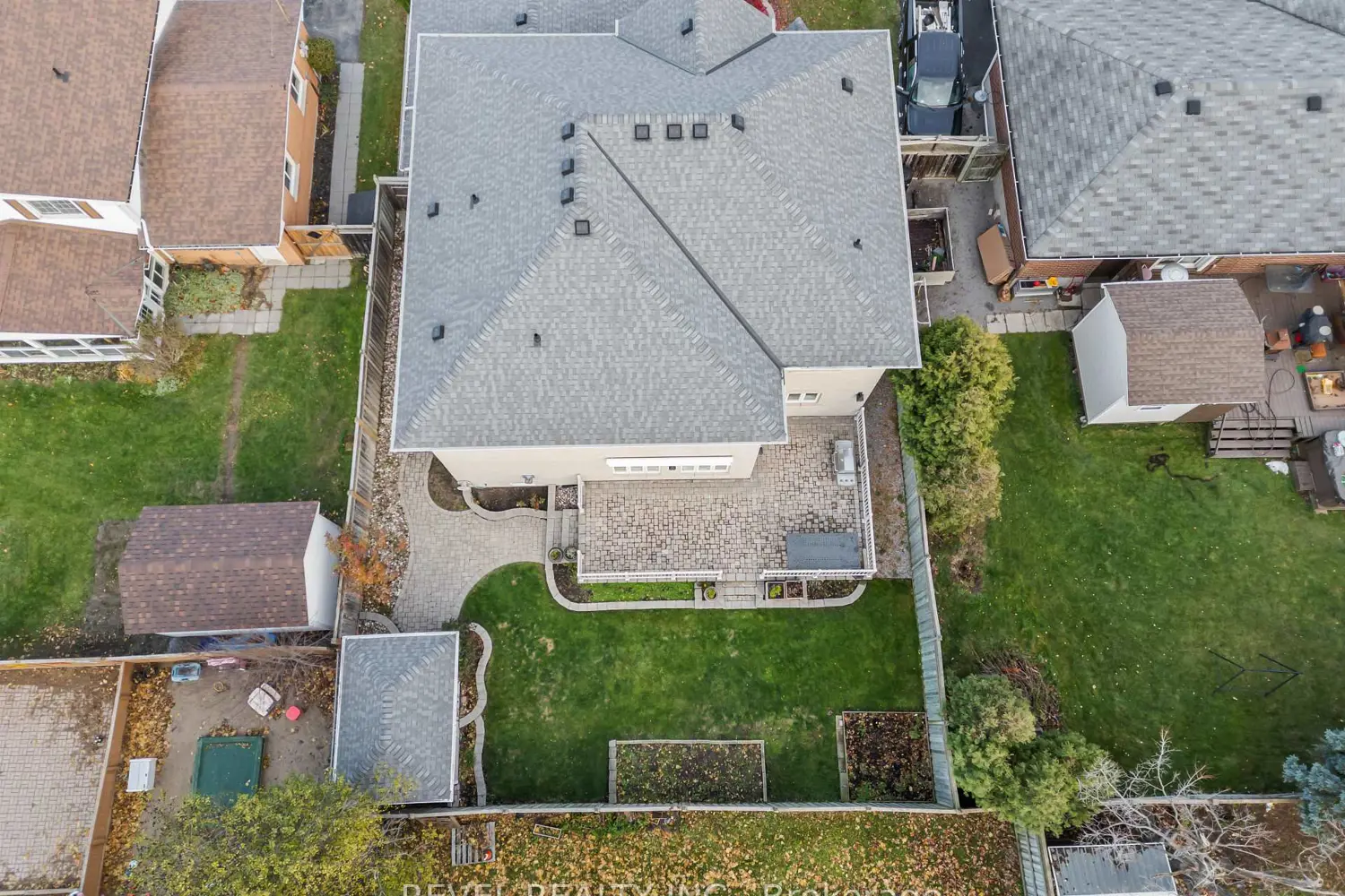 Additional image 10 of 70 Applewood Crescent