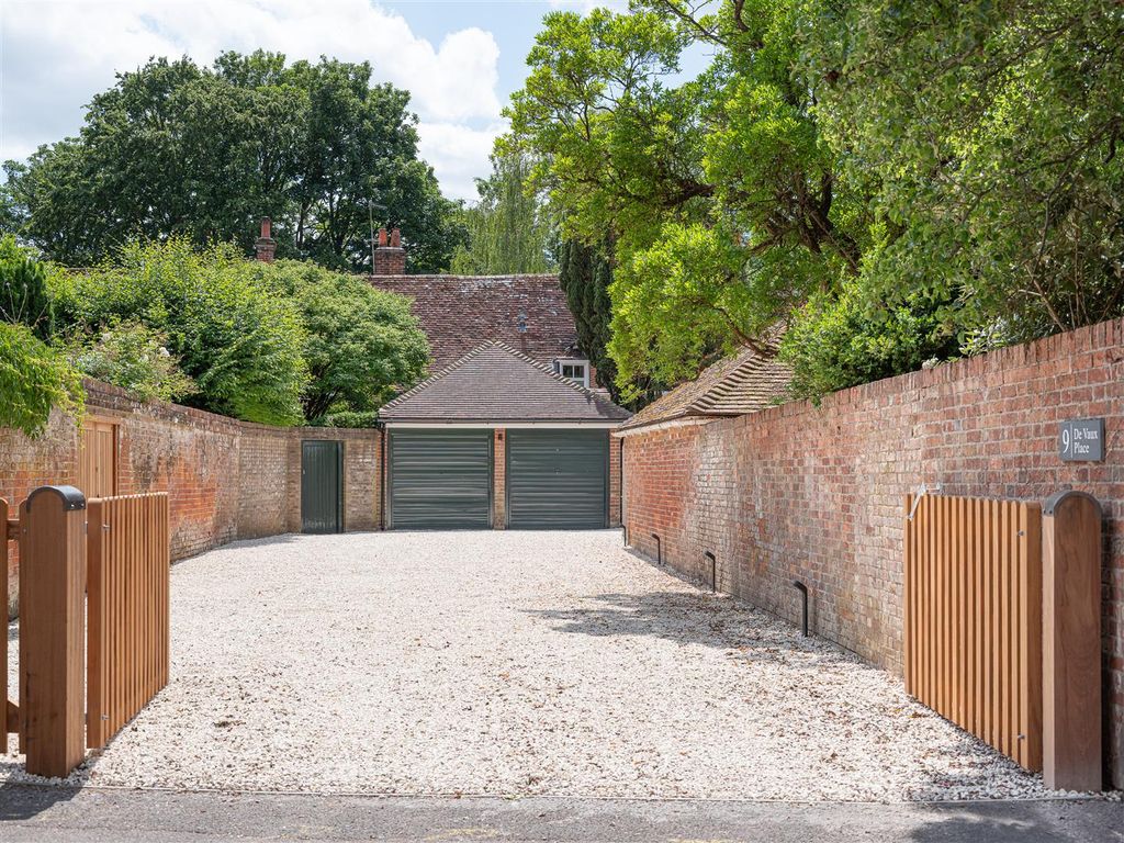 Additional image 38 of 5 bed property to rentDe Vaux Place, Salisbury SP1