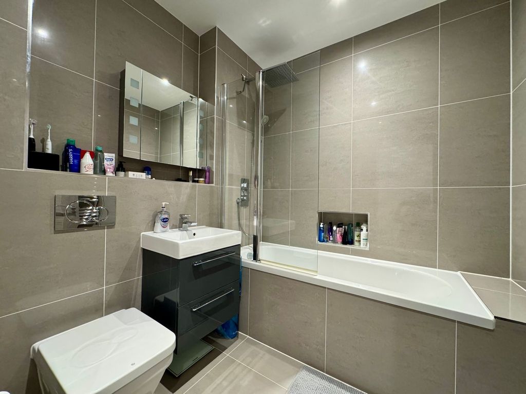Additional image 5 of 3 bed flat to rentPeter Street, St. Helier JE2