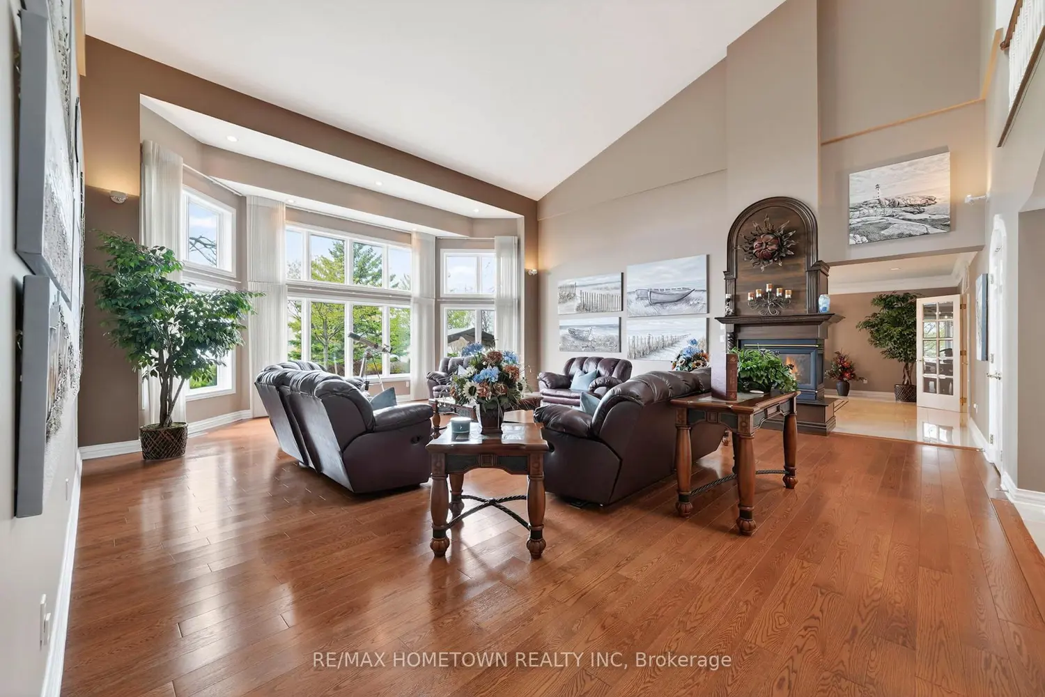 16024 Lakeside Drive photo 2