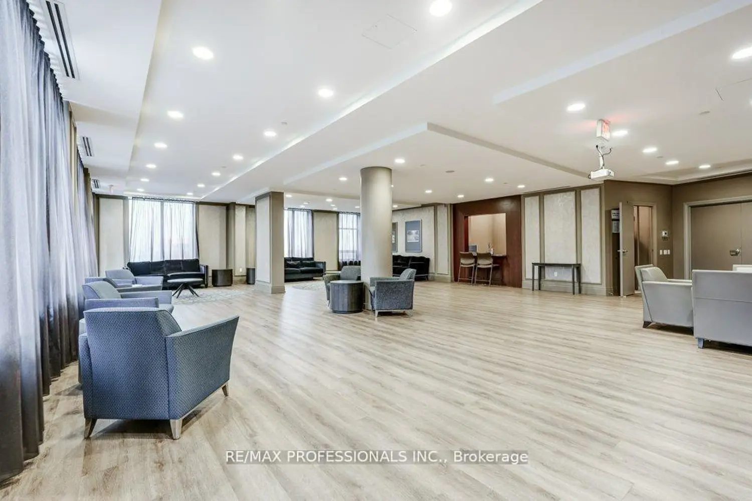 Additional image 12 of 60 Heintzman Street 930