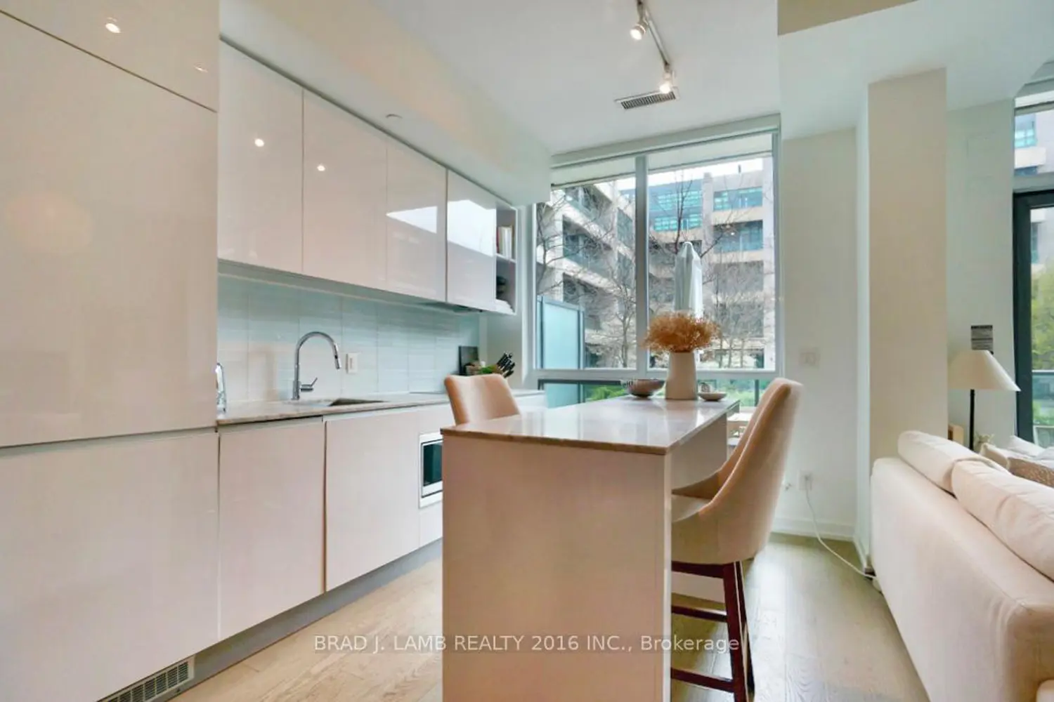 Additional image 6 of 377 Madison Avenue 102