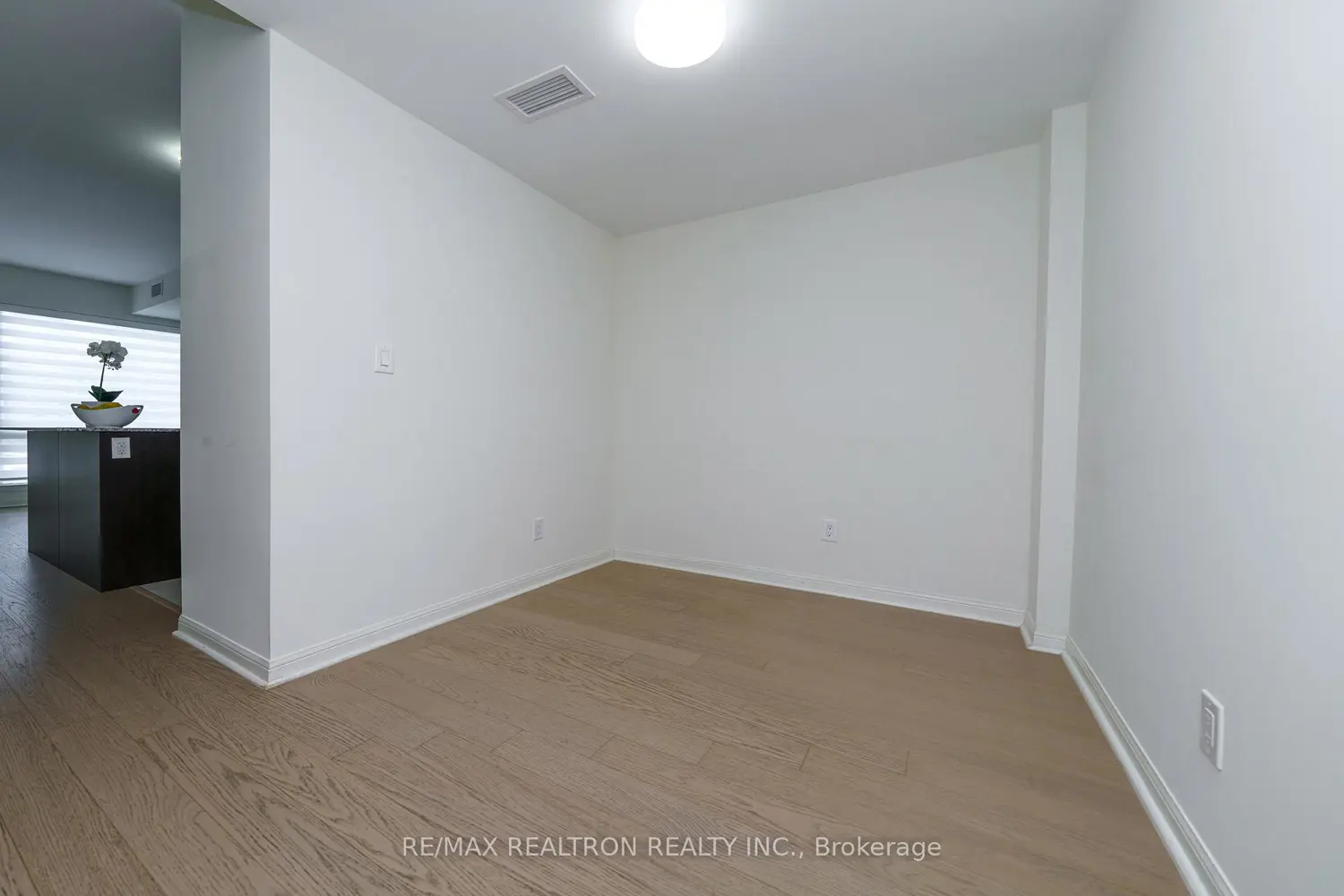 Additional image 15 of 639 Lawrence Avenue 206