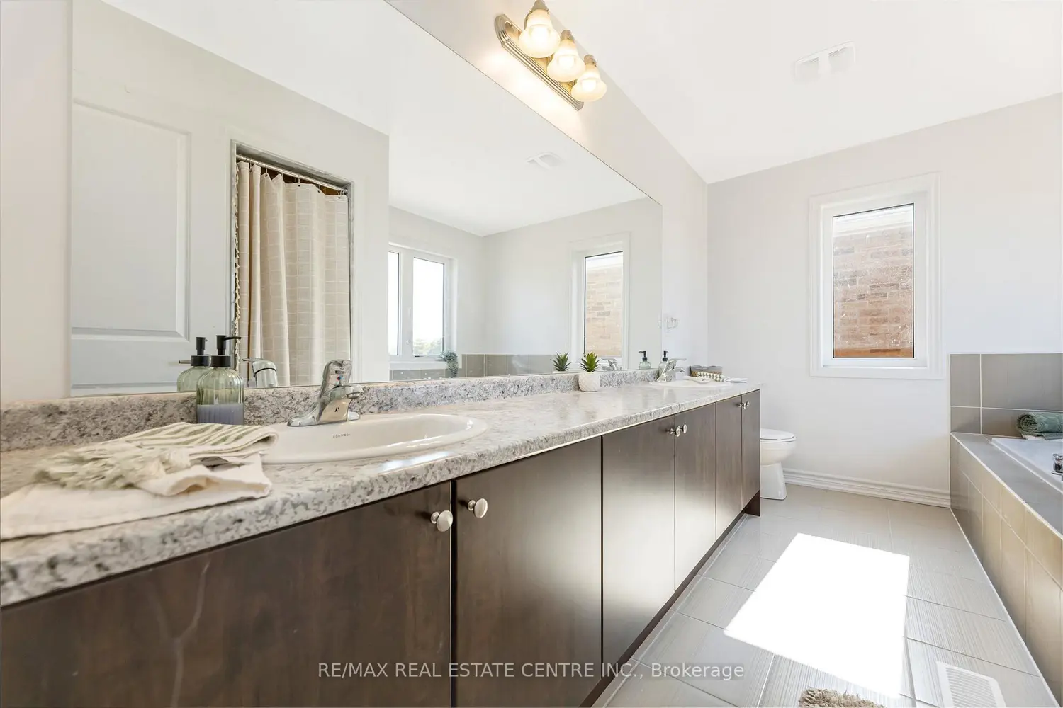 Additional image 14 of 322 Russell Street