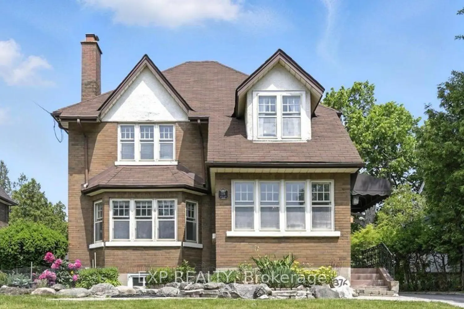 376 King Street