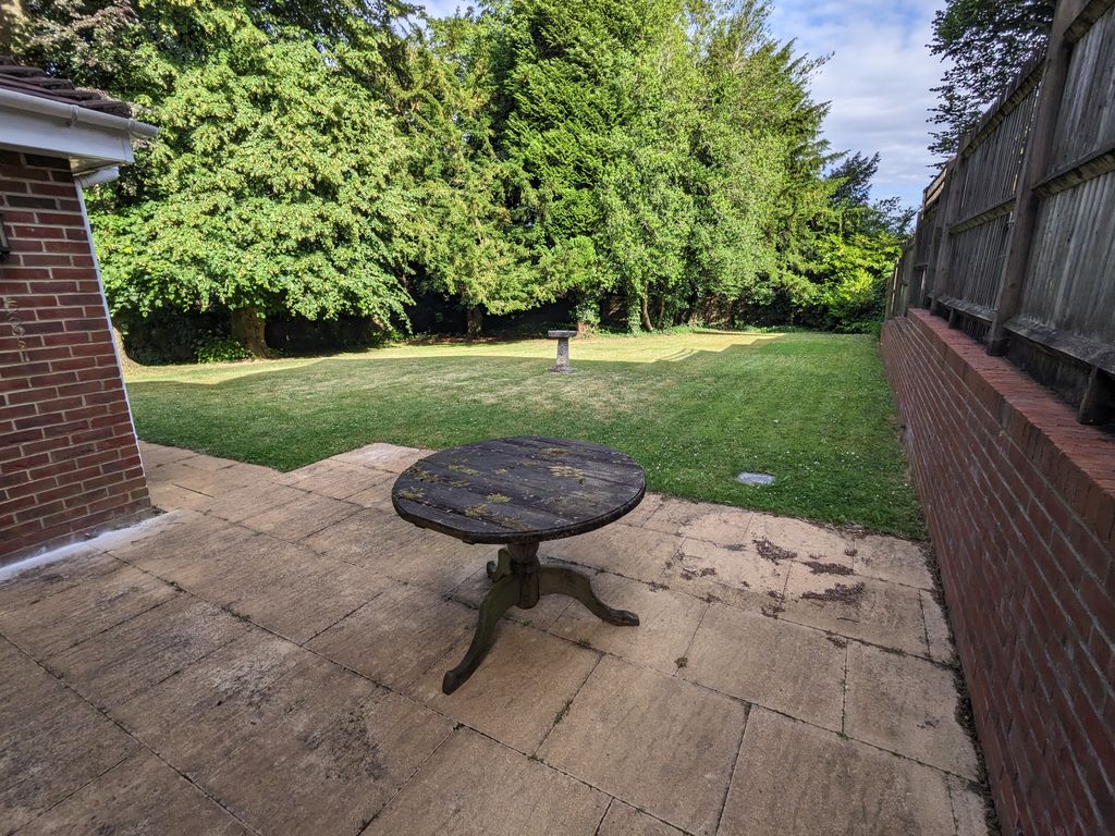 Additional image 7 of 4 bed property to rentVicarage Close, Horsham RH12