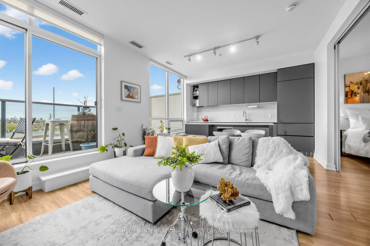 Additional image 4 of 377 Madison Avenue 714
