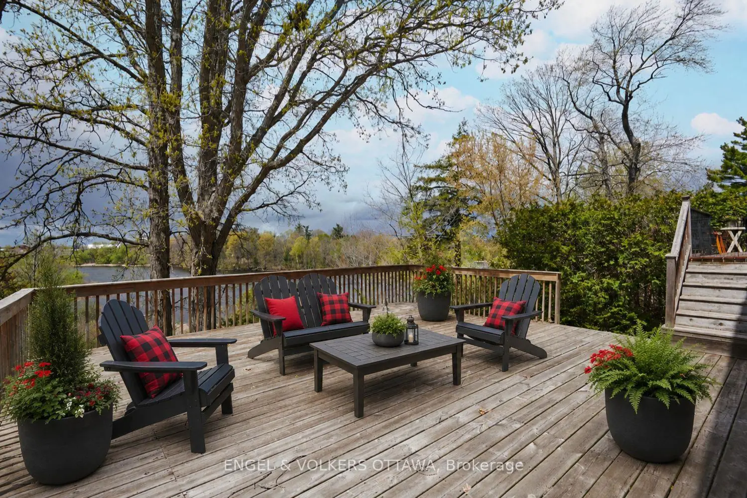 1477 Jarvis Drive photo 3