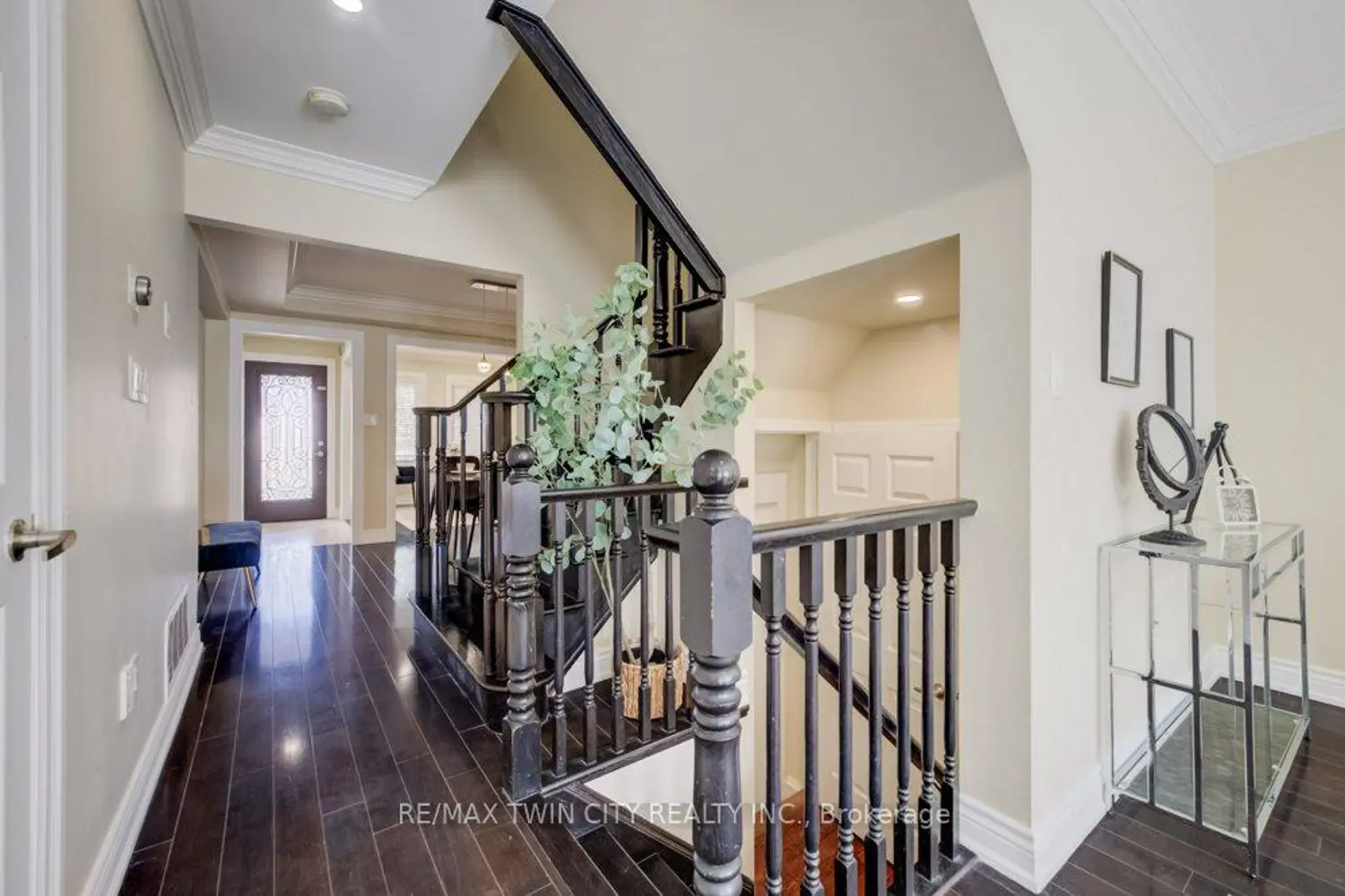 688 Hepburn Road photo 5
