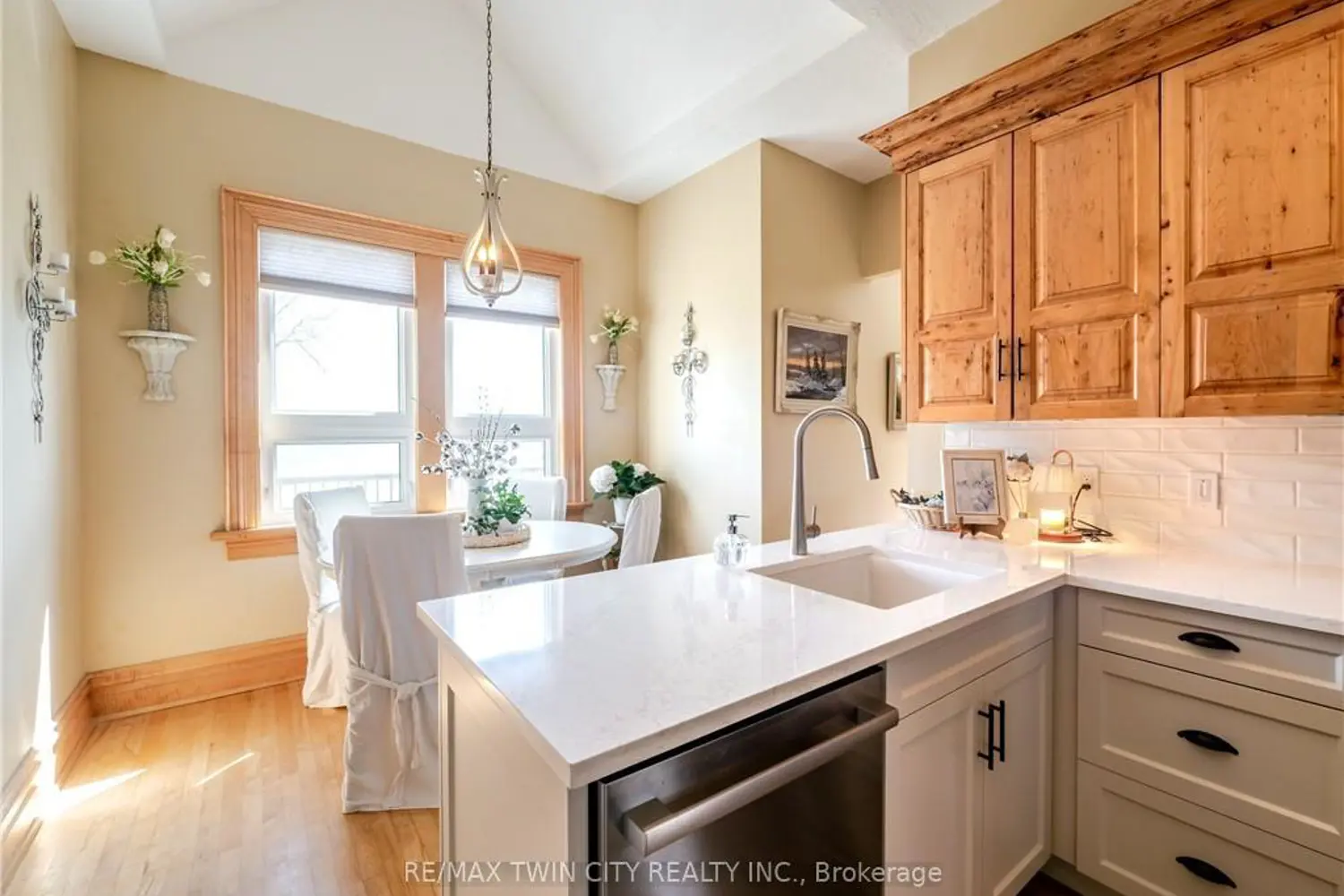 Additional image 7 of 504617 Grey Road 1