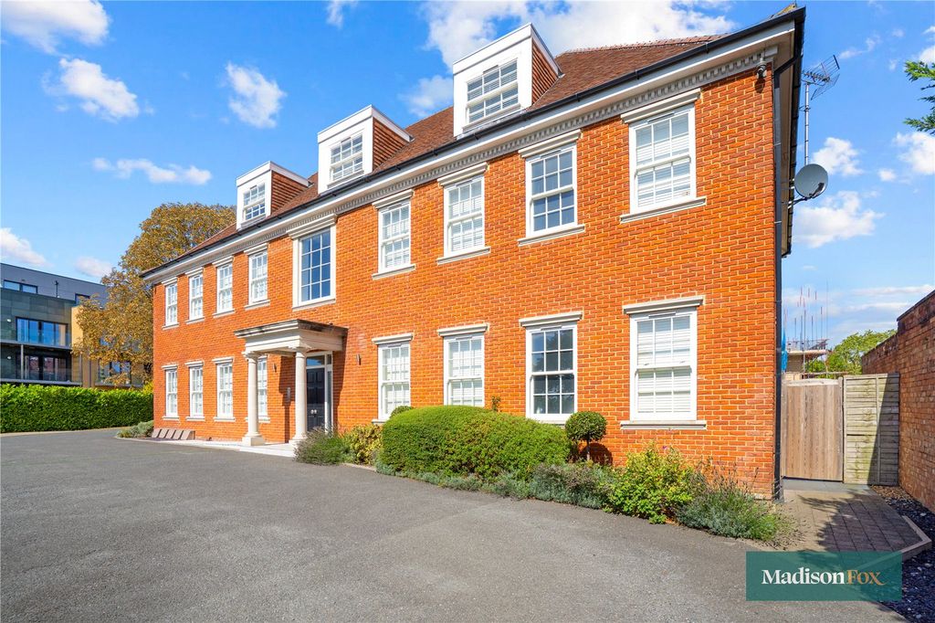 Additional image 15 of 2 bed flat for saleManor Road, Chigwell, Essex IG7