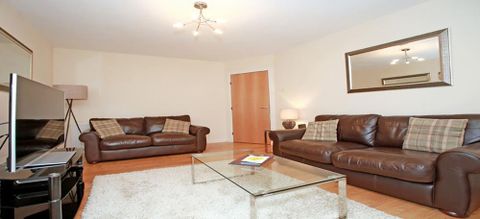 Shaw Crescent, First Floor AB25