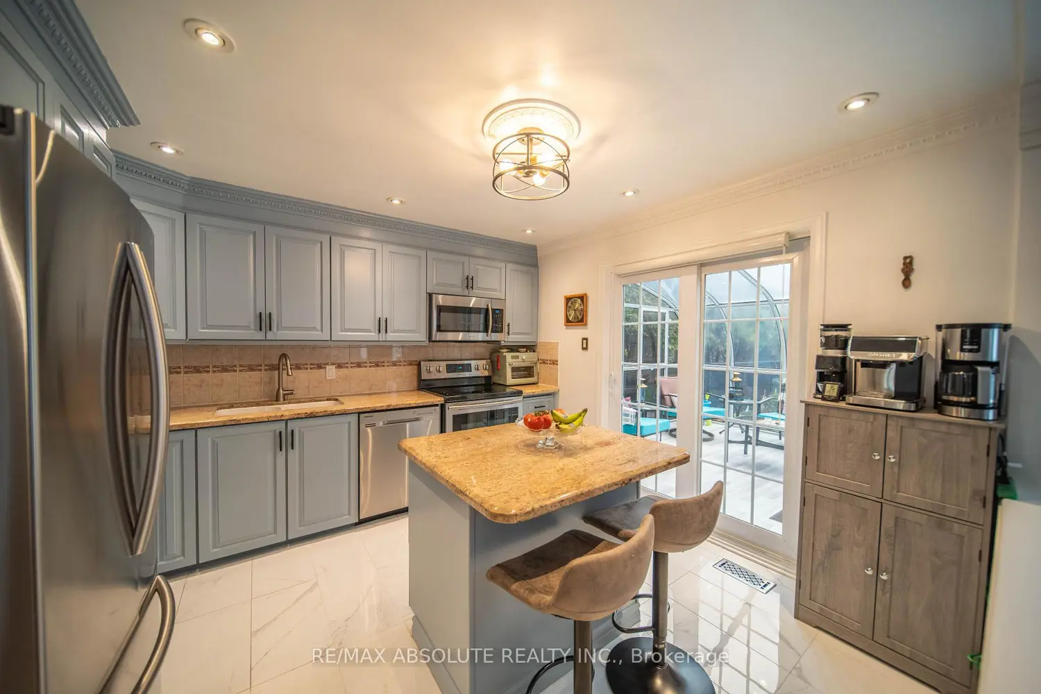 698 Thicket Way photo 4