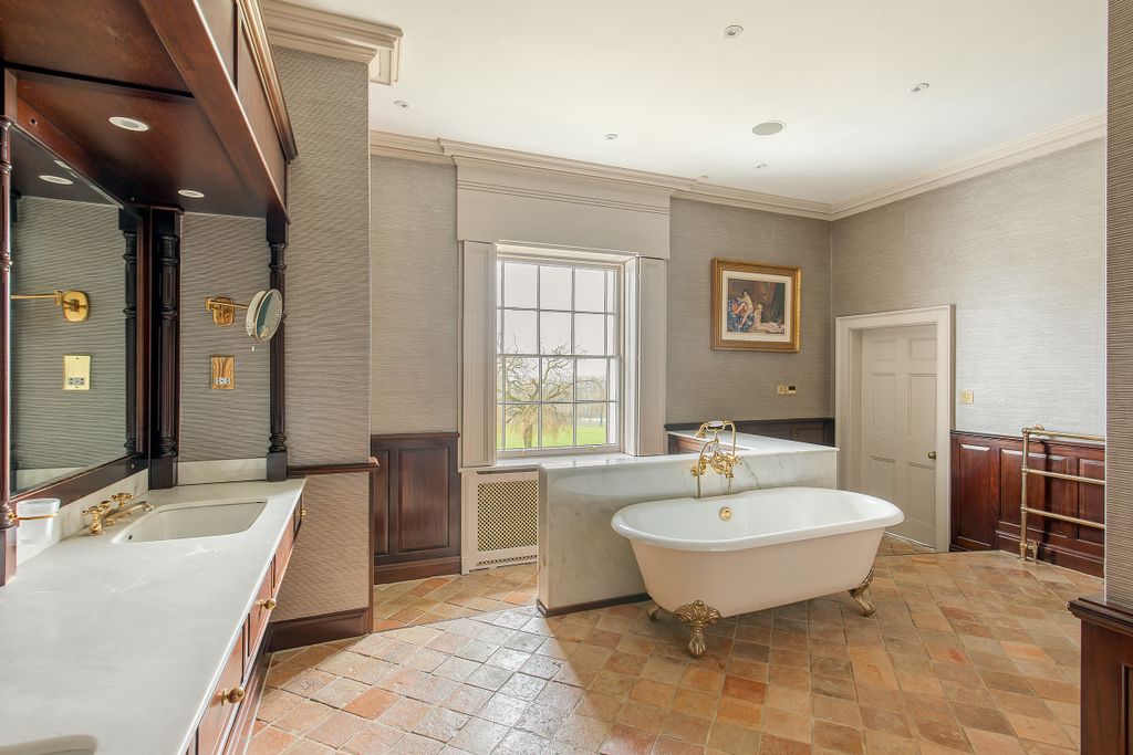 Additional image 9 of 8 bed property for saleWood Hall Lane, Radlett, Hertfordshire WD7