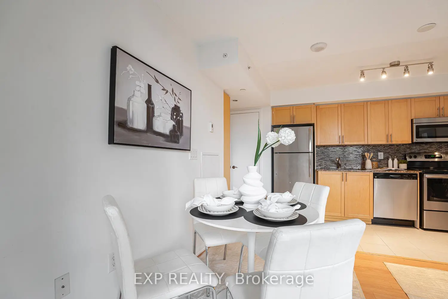 Additional image 7 of 830 Lawrence Avenue 729