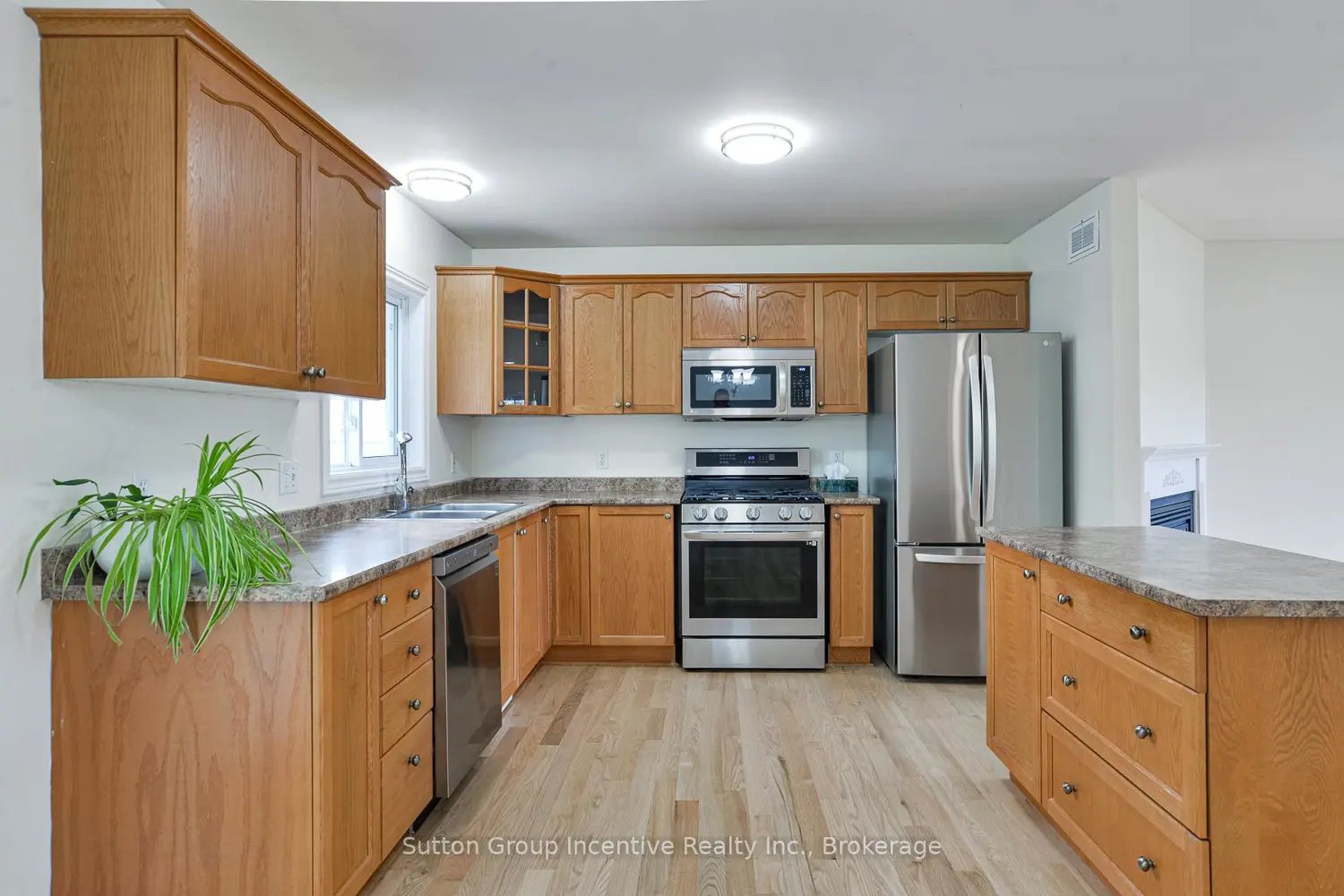 Additional image 8 of 391 Grenville Avenue