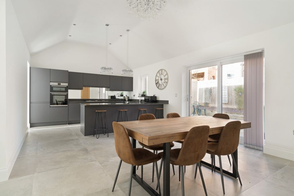 Additional image 6 of 3 bed detached house to rentBarley Close, Henley-In-Arden B95