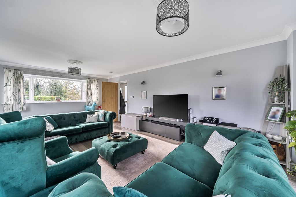 Additional image 5 of 4 bed detached house to rentMill Close, Lower Beeding, Horsham RH13