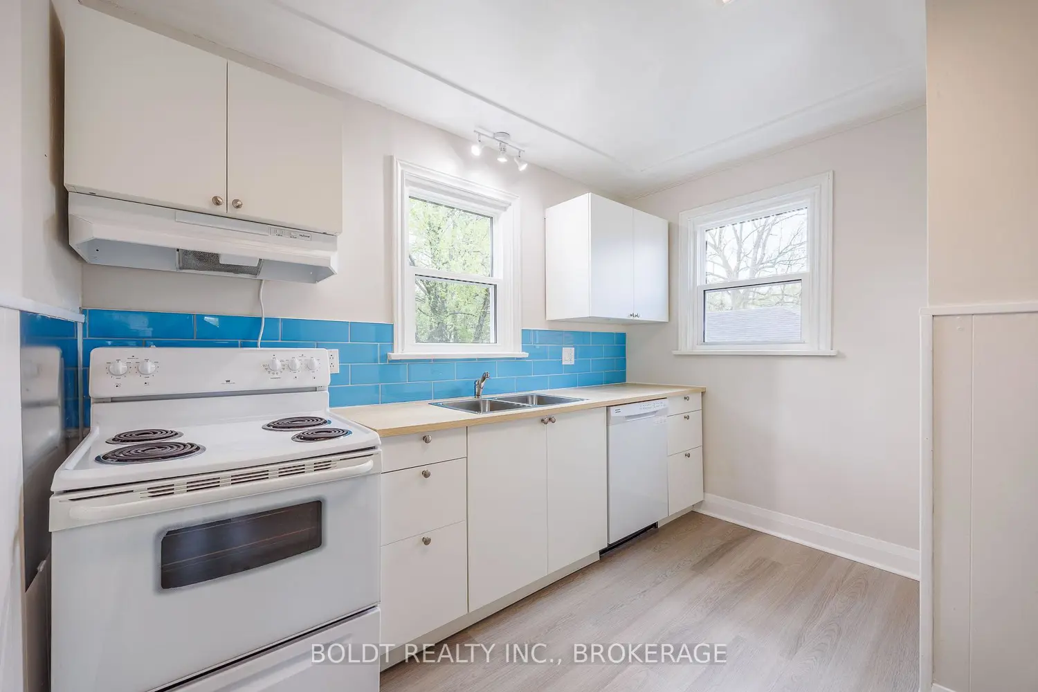 Additional image 10 of 422 Welland Avenue