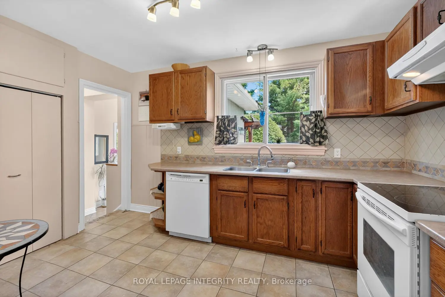 957 Blair Road photo 4