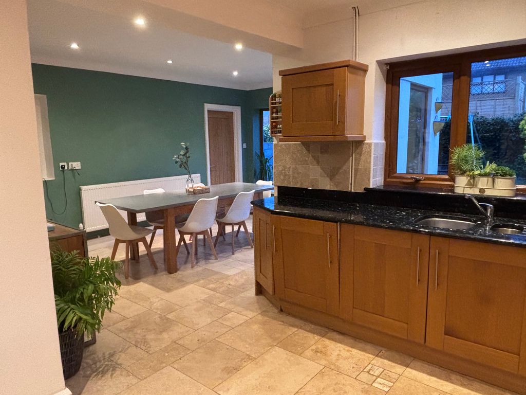Additional image 5 of 4 bed detached house to rentAdrian Close, Porthcawl CF36