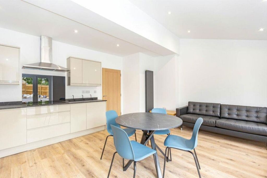 Additional image 2 of 6 bed property to rentStanley Avenue, Filton BS34