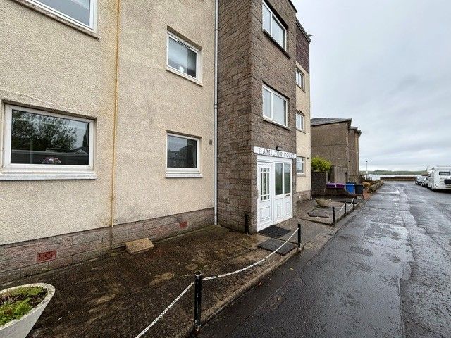 2 bed flat to rentBurnlea Road, Largs KA30
