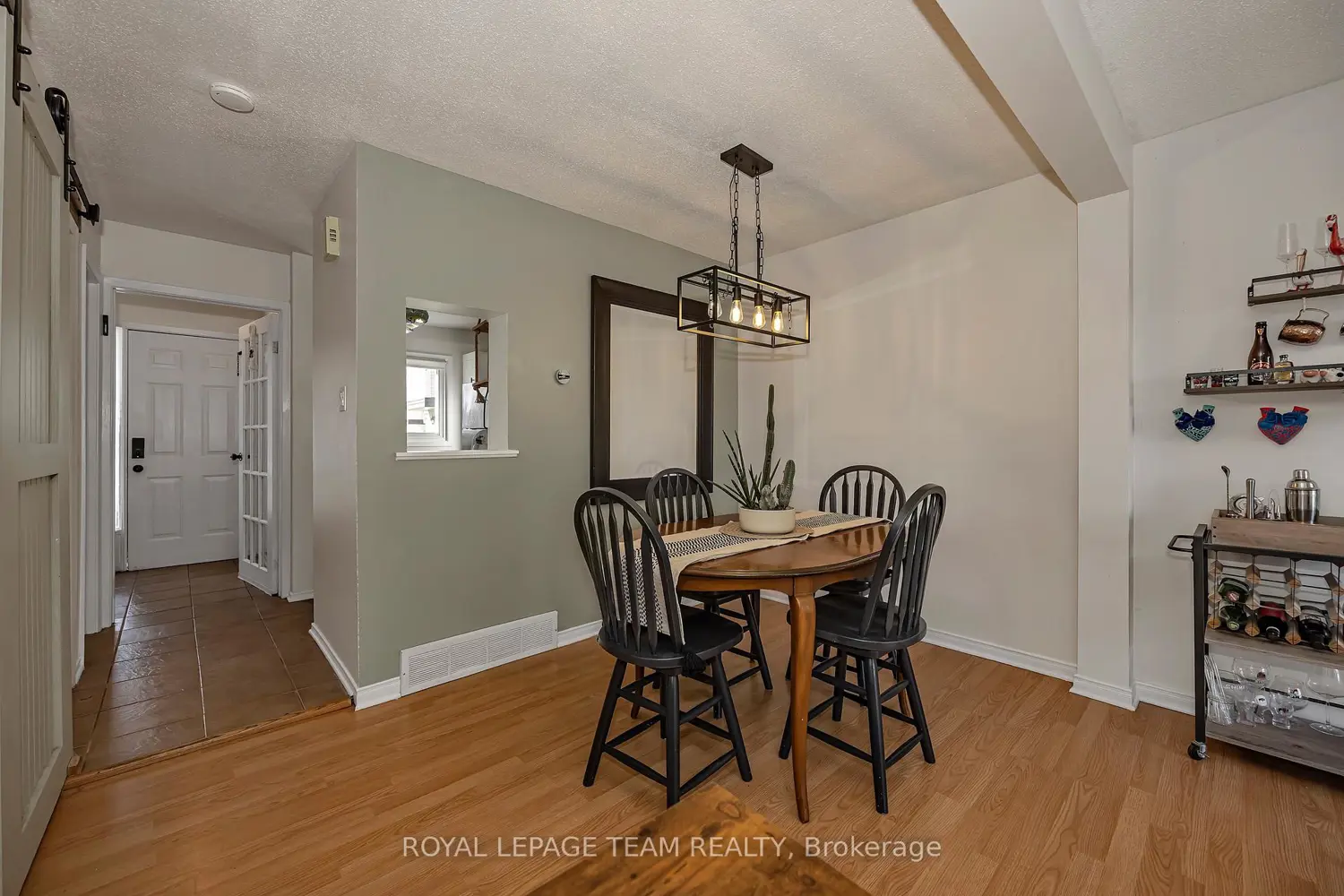 1832 Stonehenge Crescent photo 5