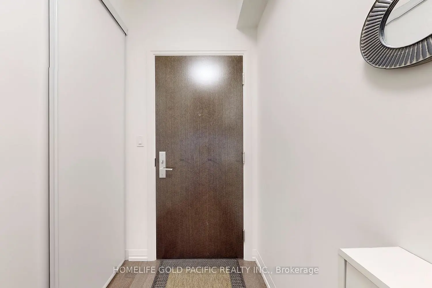 460 Adelaide Street 1718 photo 3