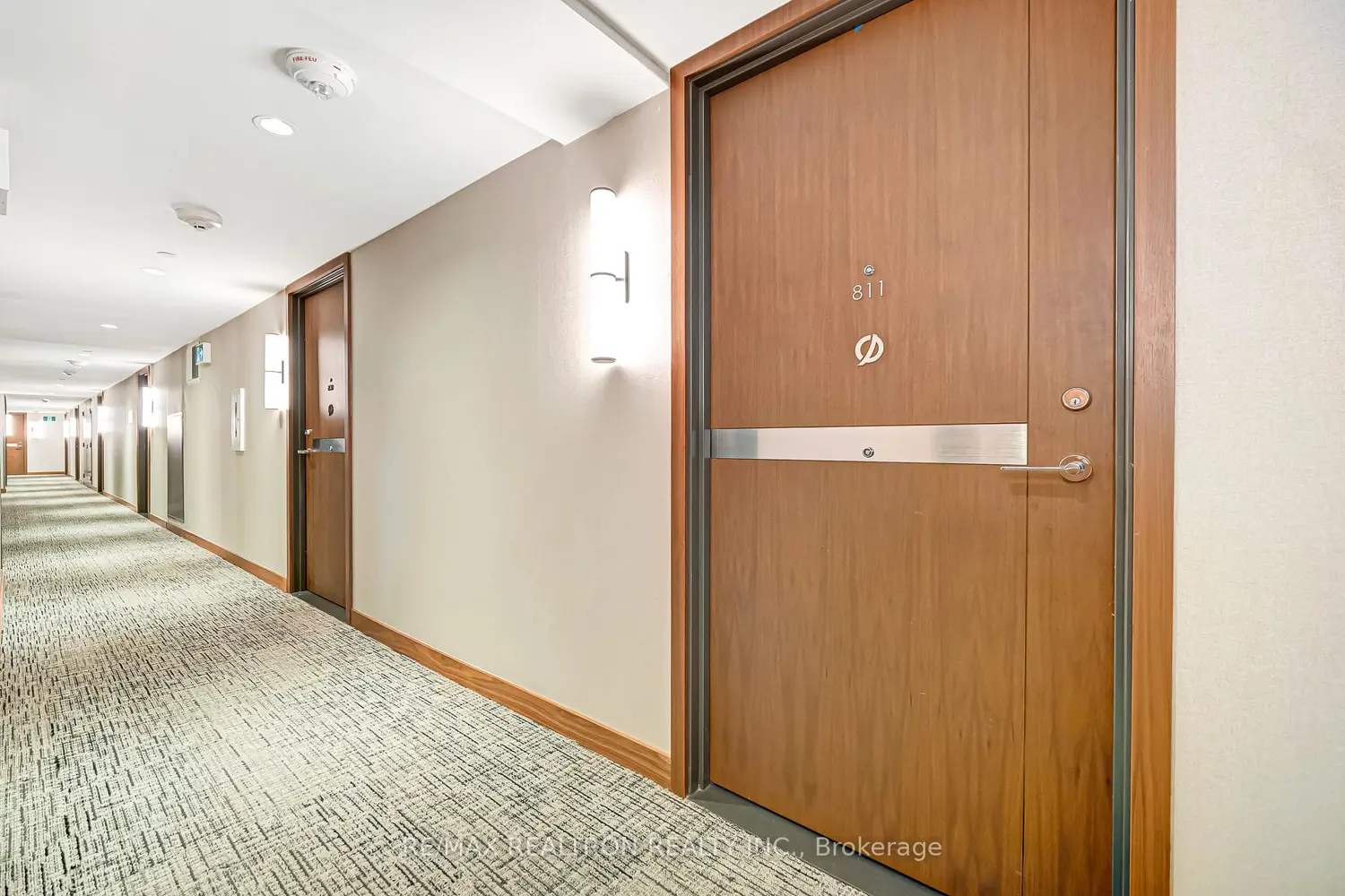 Additional image 16 of 19 Bathurst Street 811
