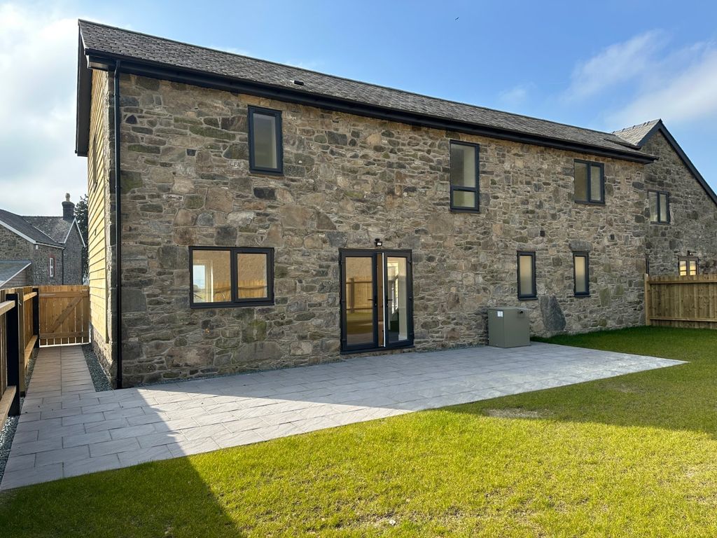 4 bed end terrace house to rentClatter, Caersws, Powys SY17