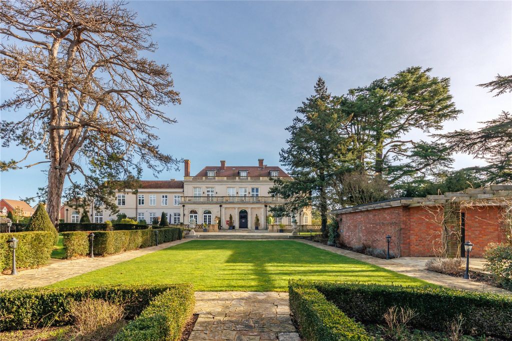 2 bed flat for saleHanstead House, Bricket Wood, St Albans AL2
