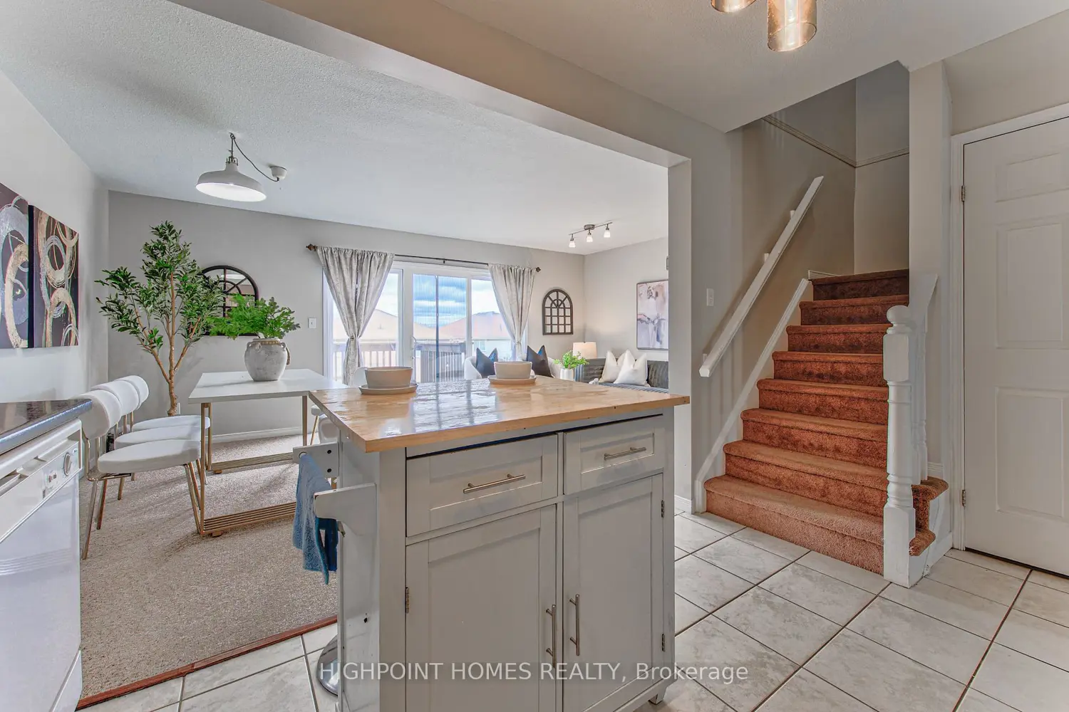 58 Hasler Crescent photo 5