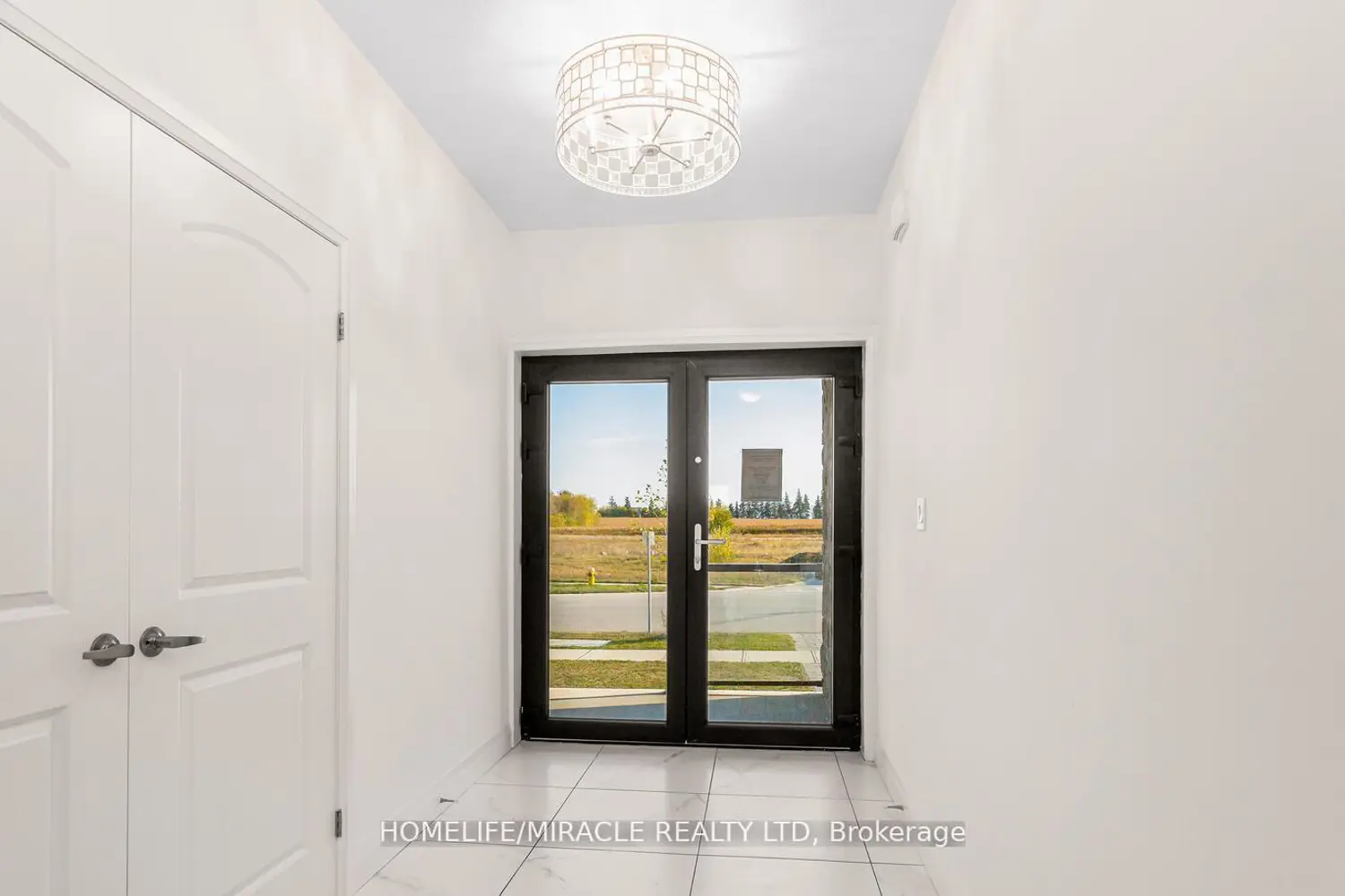 80 Grandville Circle photo 3