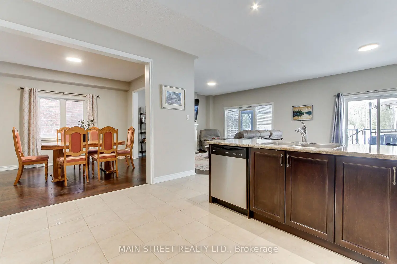 42 Prosser Crescent photo 3