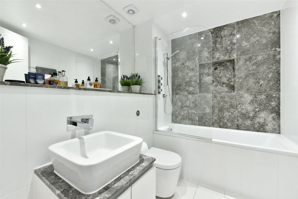 Additional image 8 of 2 bed flat to rentWindsor Quay, Thameside, Windsor, Berkshire SL4