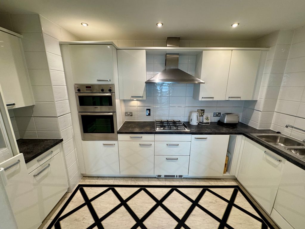 Additional image 3 of 2 bed penthouse to rentNautilus, Worthing BN11