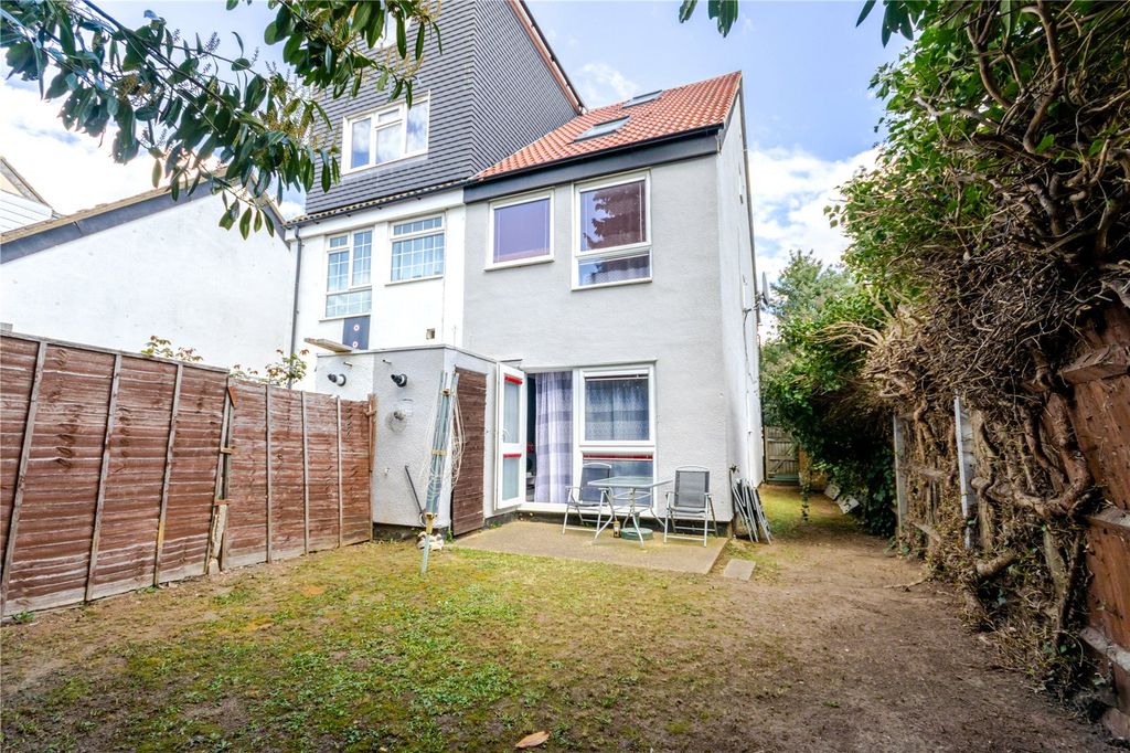 Additional image 5 of 4 bed semi-detached house for saleHinkley Close, Harefield, Uxbridge UB9