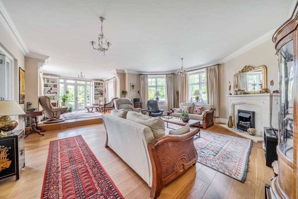 Additional image 3 of 2 bed flat for saleWoolmer Lane, Bramshott, Liphook GU30