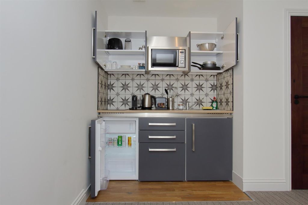 Additional image 4 of 1 bed flat to rent1 St John Street, Salisbury SP1